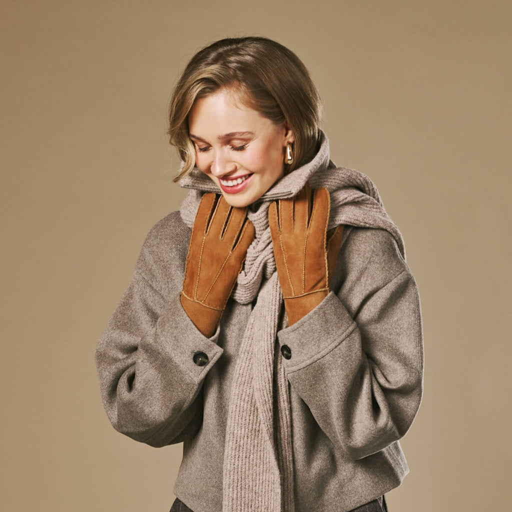 Roxanne (camel) - Women’s patchwork sheepskin gloves with warm sheep fur lining